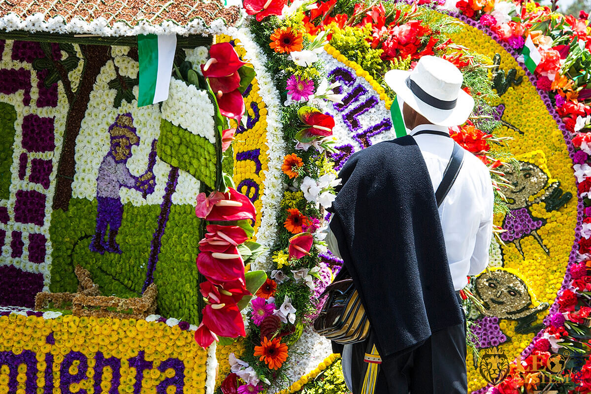 Image of a Colombian festival and many flowers