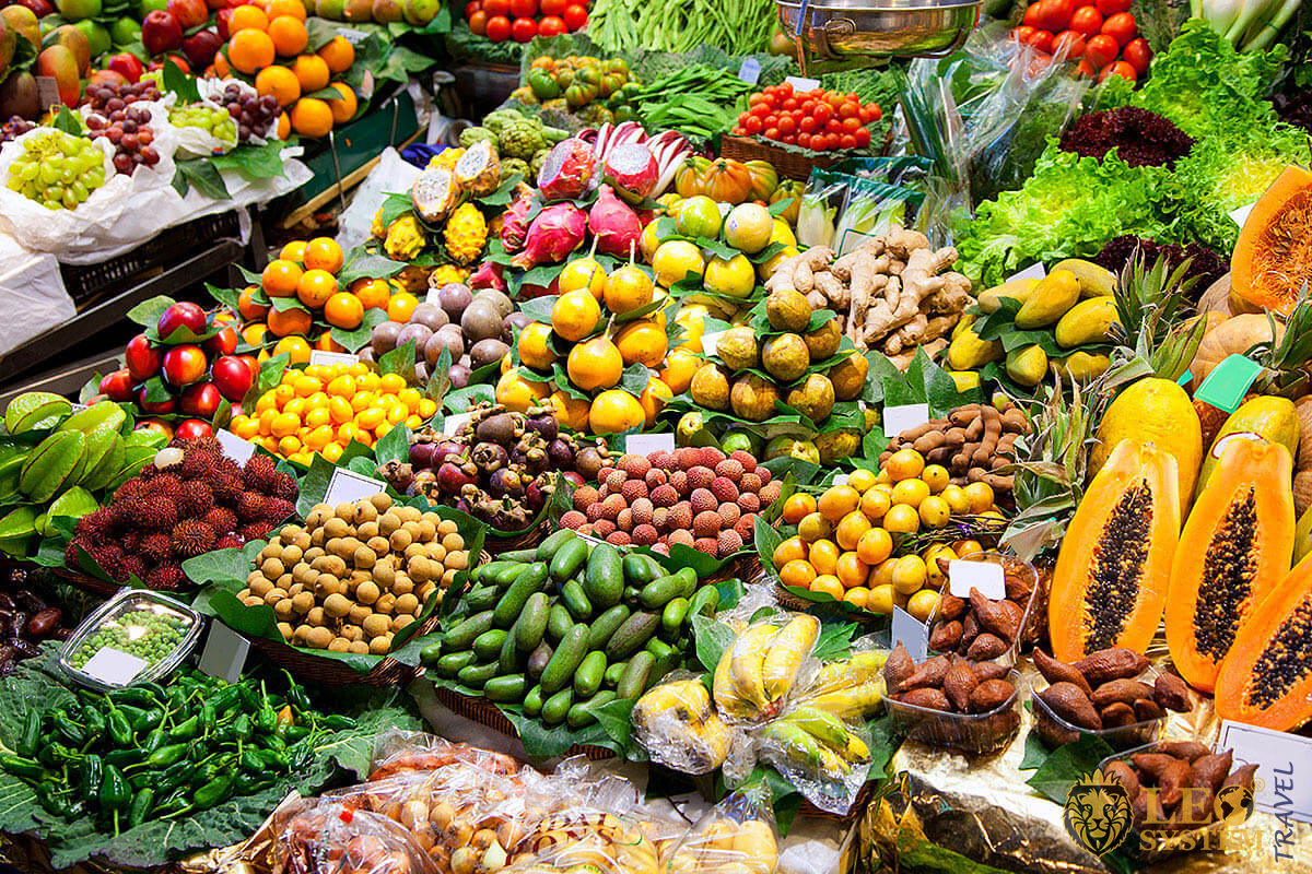 Image of various fruits in the La Boqueria Market