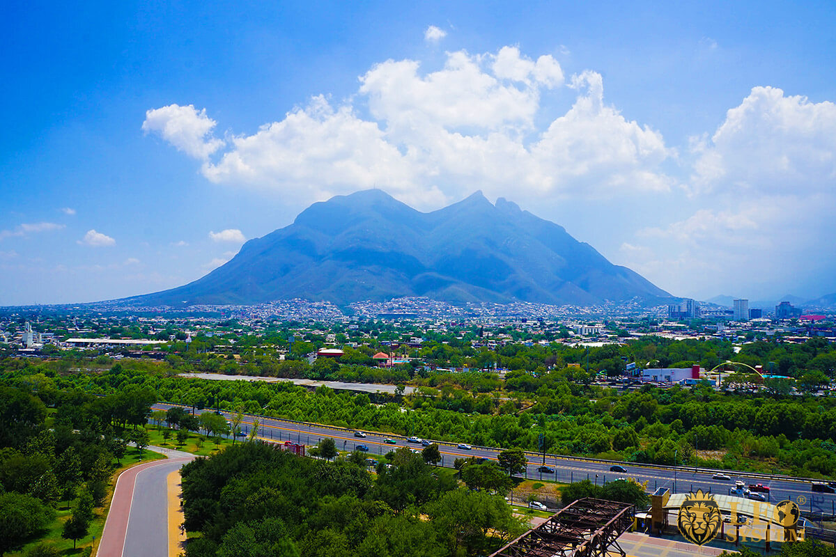 Image of mountains and road in Monterrey, Mexico