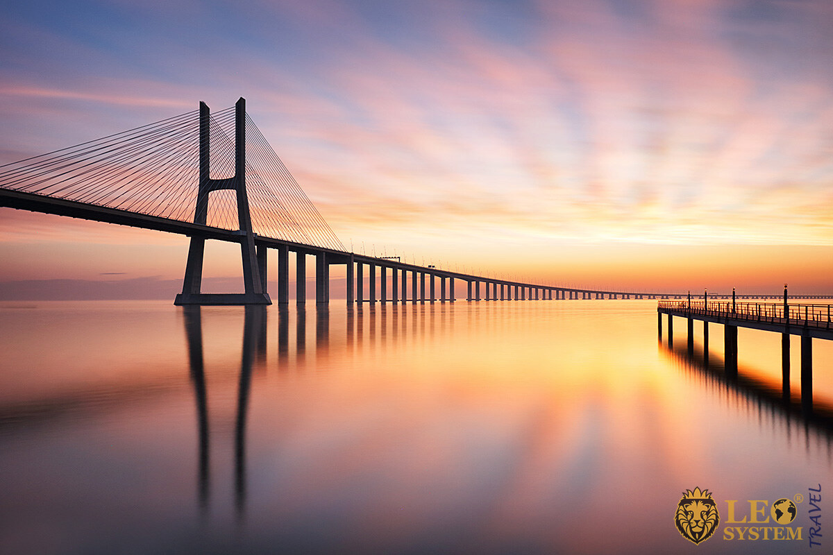 Image of the long Vasco da Gama Bridge, Portugal