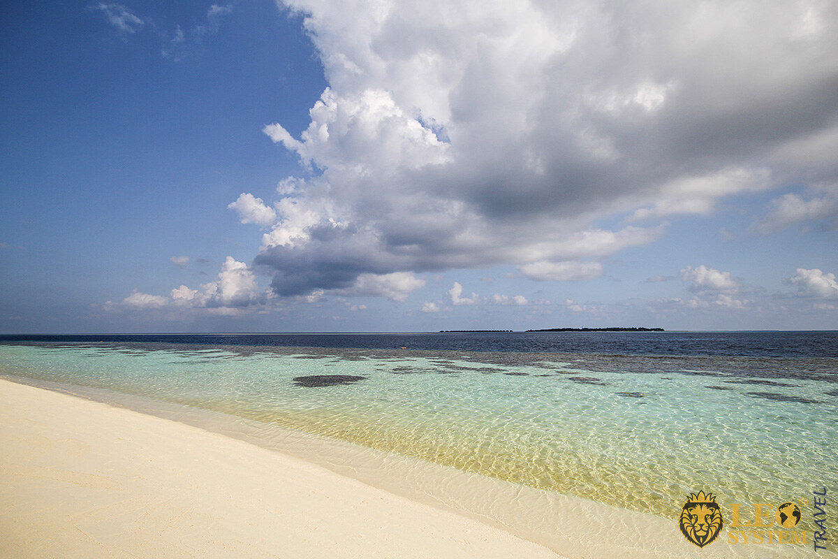 Image of the magnificent beach at Vilamendhoo Island, Maldives