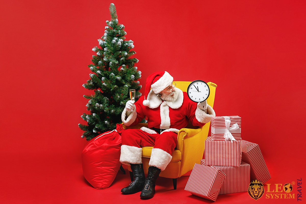 Image of Santa Claus near the Christmas tree